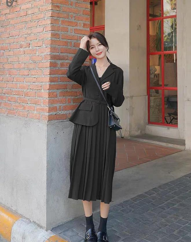 开元体育·(中国)官方网站小黑裙已经过时了今年最火的裙子是“它”上班约会都适合穿(图3)