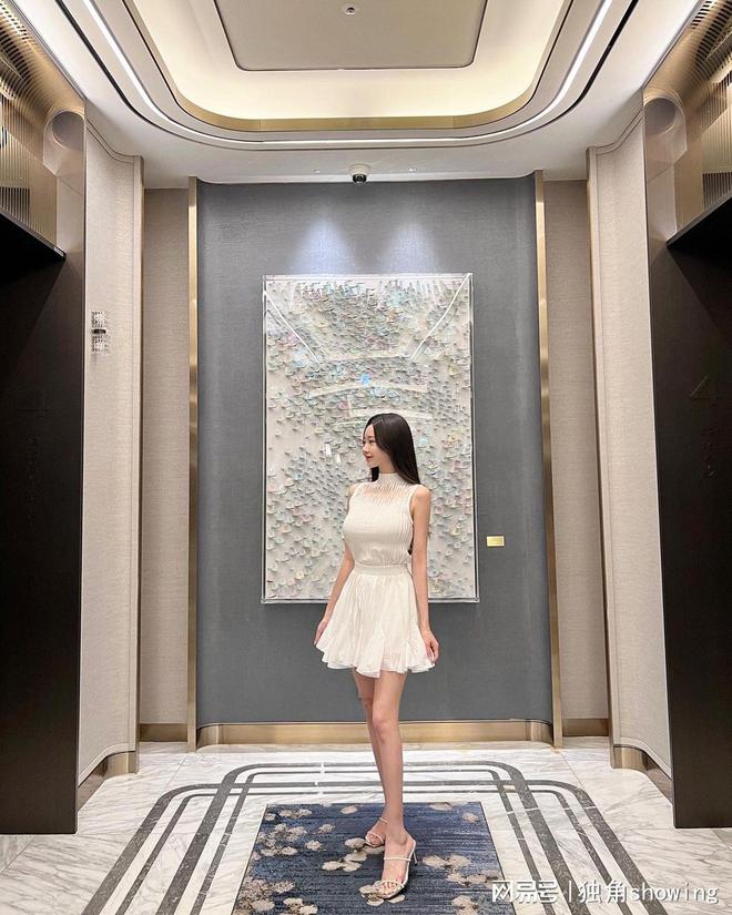开元体育·(中国)官方网站白色礼服款连衣裙太美了时尚唯美端庄秀丽(图5)