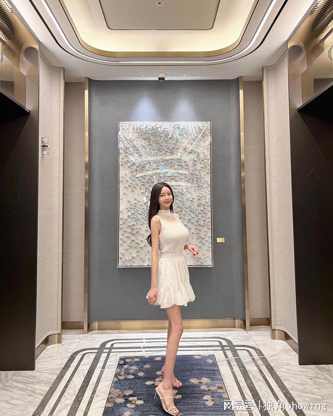 开元体育·(中国)官方网站白色礼服款连衣裙太美了时尚唯美端庄秀丽(图4)
