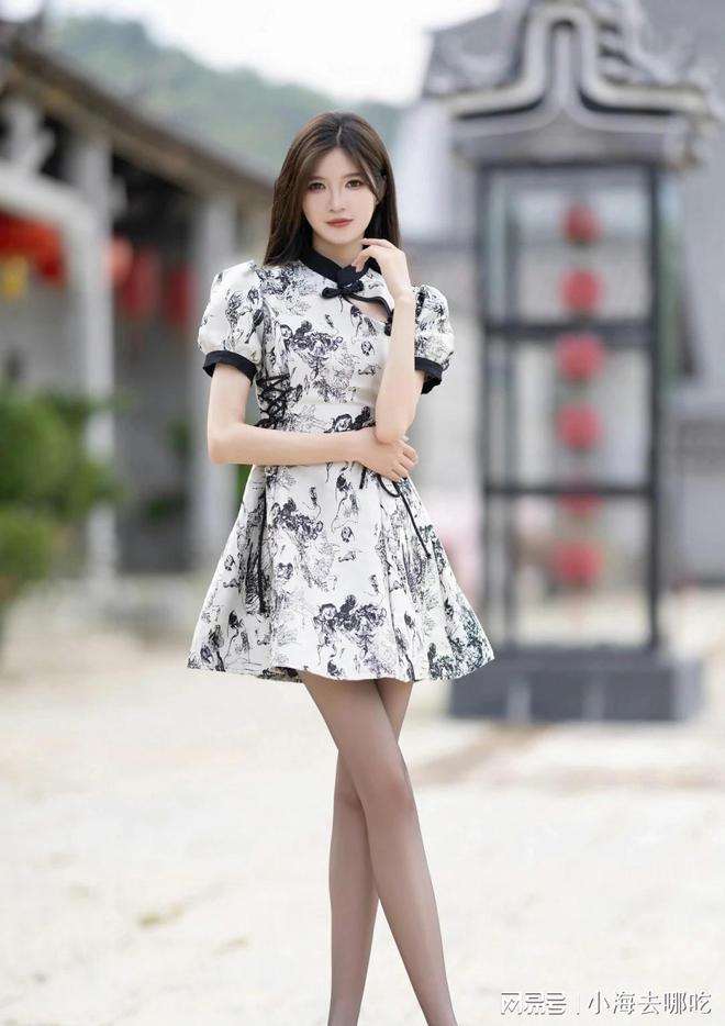 开元体育·(中国)官方网站复古改良版的旗袍连衣裙 用吸睛的印花点缀裙身 优雅范十(图3)