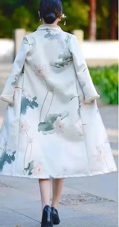 开元体育·(中国)官方网站旗袍女人别错过这件唐装外套穿上绽放十足的古色古香女人味(图12)