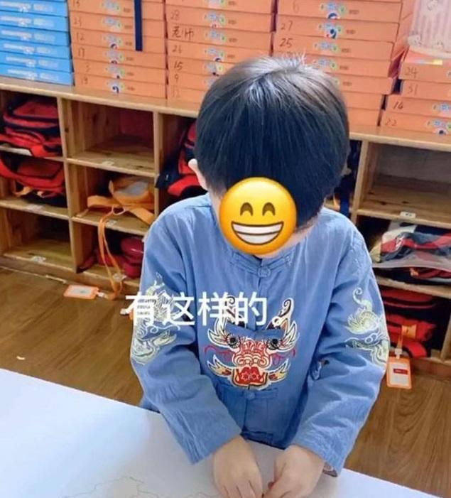 开元体育·(中国)官方网站幼儿园老师要求孩子穿汉服样式让人眼花缭乱最后一个赢了！(图1)