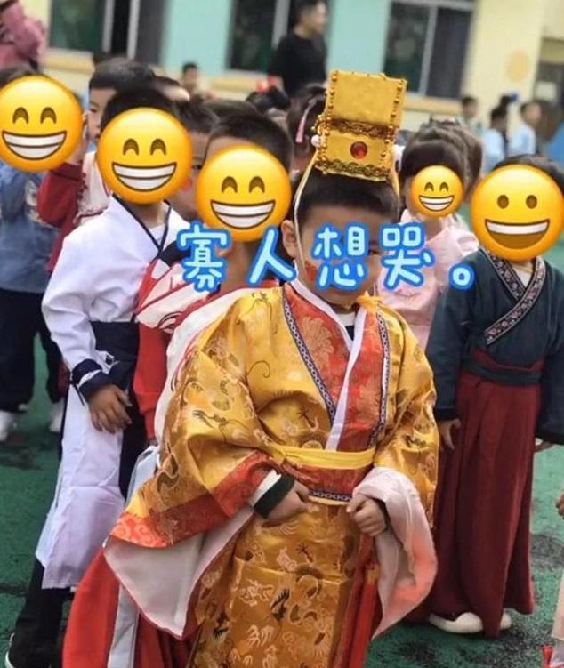 开元体育·(中国)官方网站幼儿园老师要求孩子穿汉服样式让人眼花缭乱最后一个赢了！(图3)